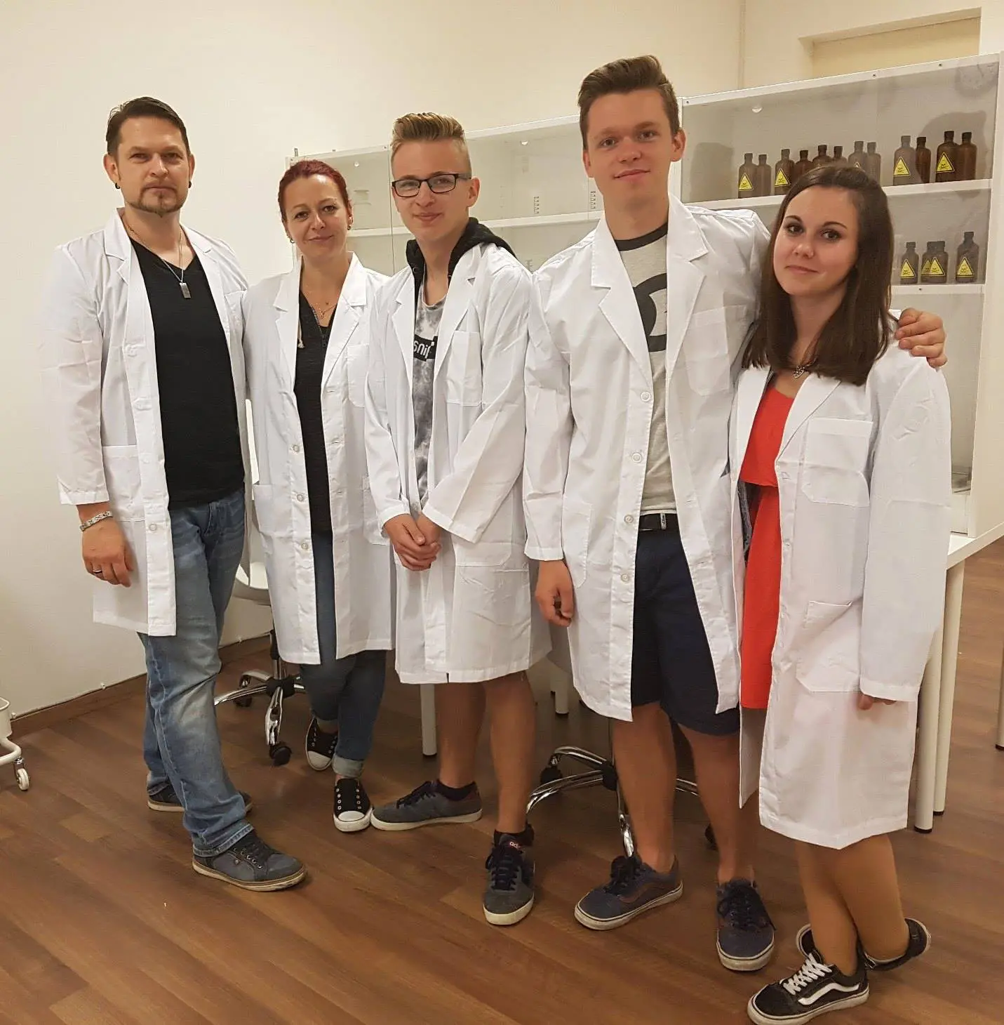 Spieler nach dem Knacken der Rätsel bei EscapeMe Linz