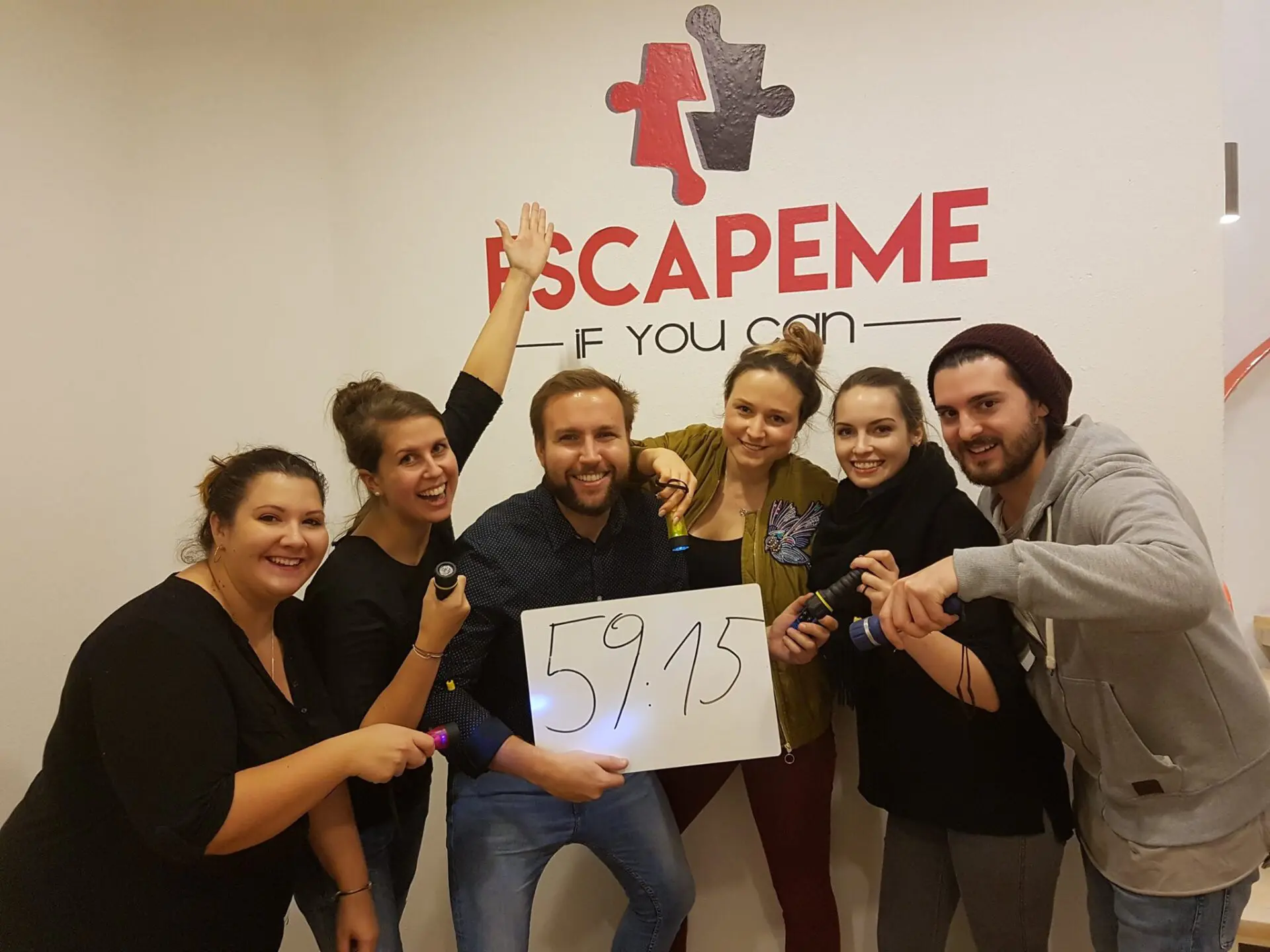 Firmenteam beim Teambuilding Escape Room in Linz