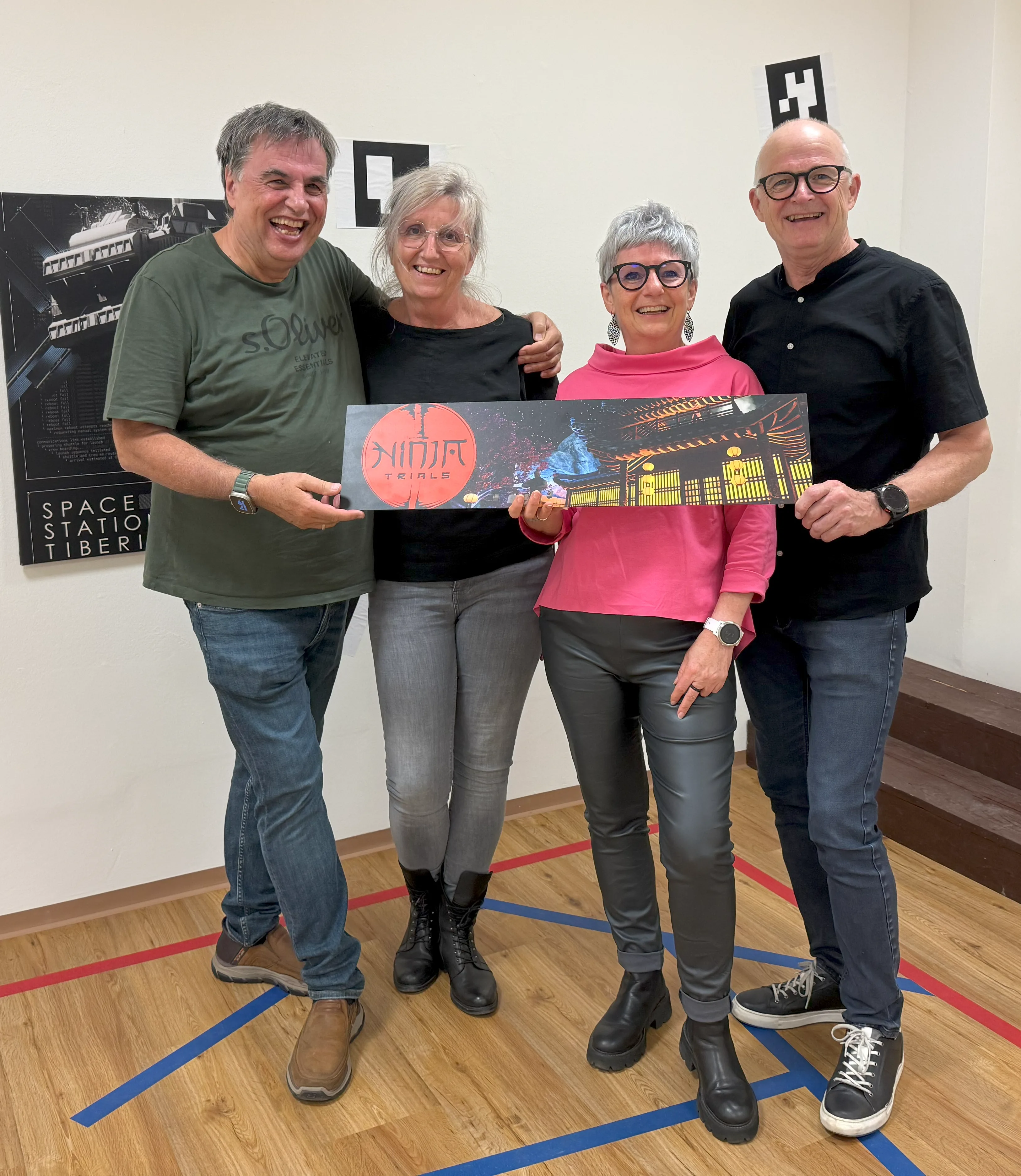 Team nach erfolgreichem Escape Room Abenteuer bei EscapeMe Linz